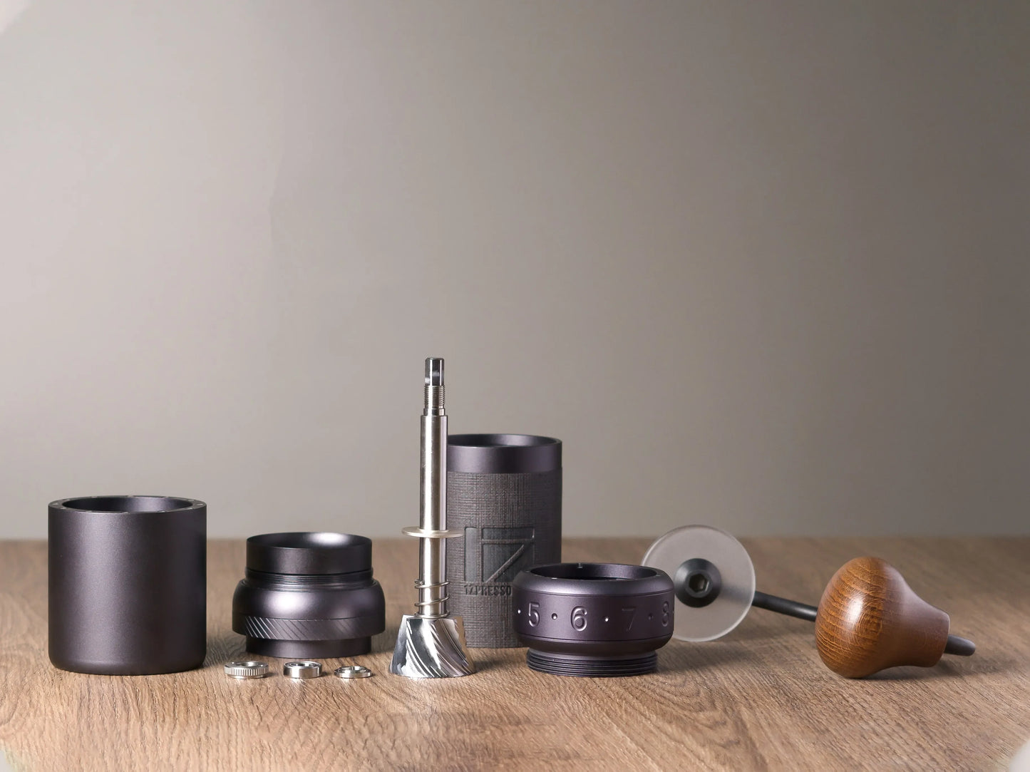 1Zpresso K-Ultra Manual Grinder - Iron Grey مطحنة يدوية